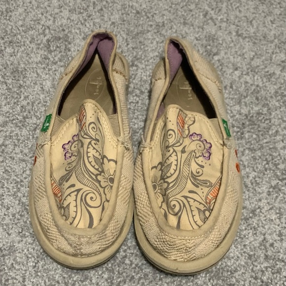 Women’s Sanuk slip on sandals size 6 - Picture 1 of 3